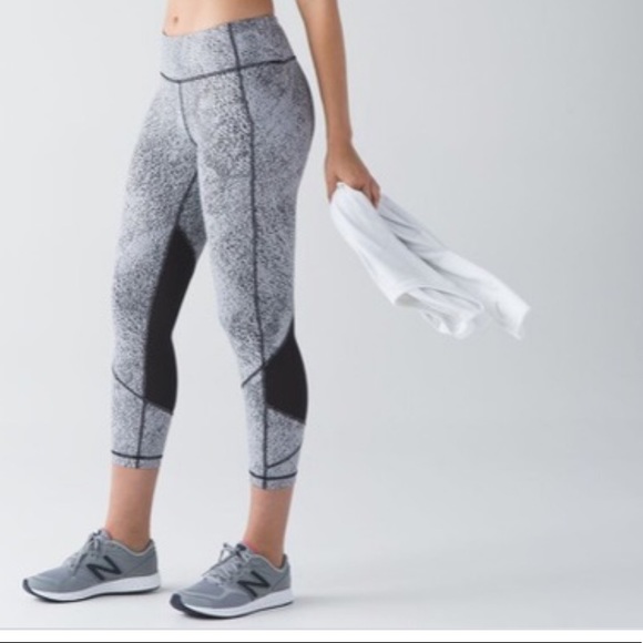 Lululemon Pace Rival Spray Jacquard white/black; 4 - Picture 3 of 8